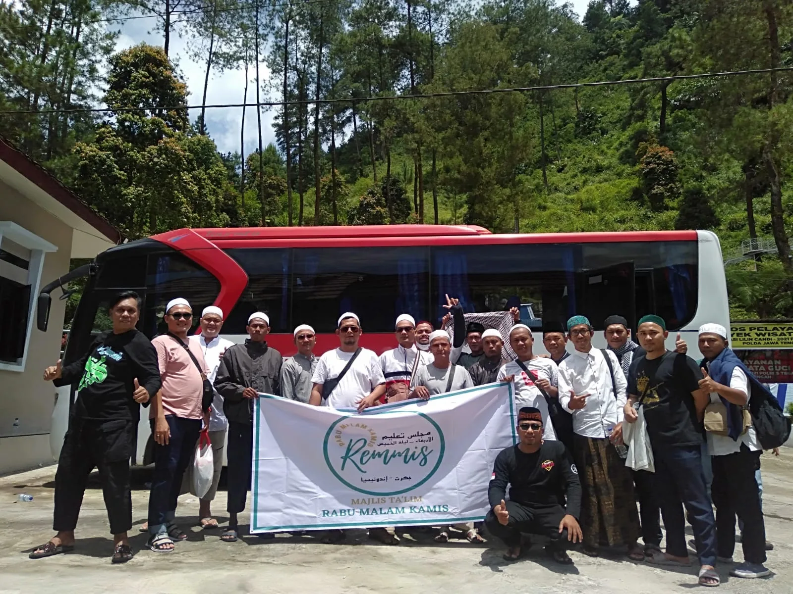 Bus Wisata Ziarah