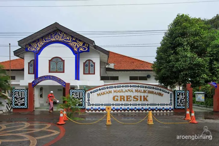 harga sewa bus wisata Ziarah Wali Songo